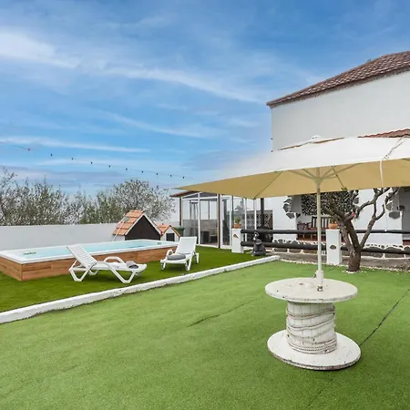 The Corner Of Dreams - Pool - Parking - Rural-2